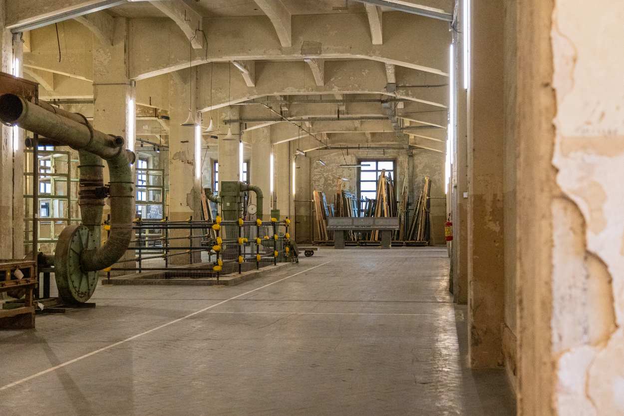 Historische Fertigungshalle einer europäischen Manufaktur